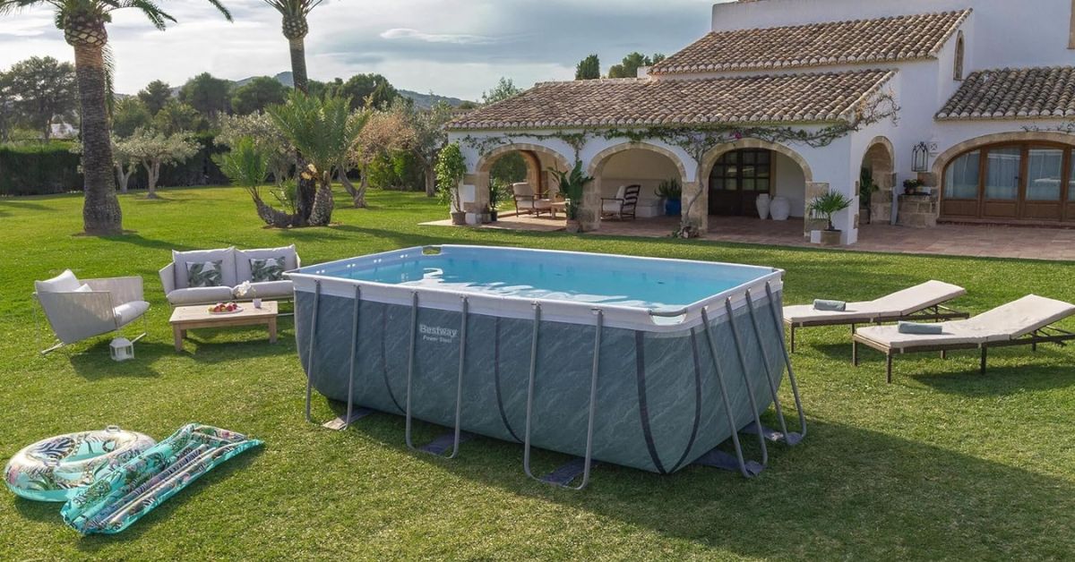 Piscine fuori terra rettangolari o ovali: Qual è la migliore per te?