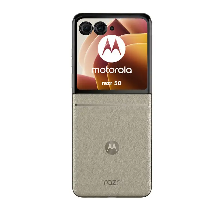 Un elegante smartphone Motorola Razr è aperto, mostrando il suo display interno. Il dispositivo è posizionato su una superficie chiara, con il display esterno visibile e attivo, evidenziando la sua modernità e design compatto.