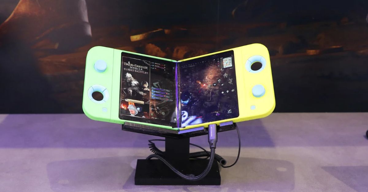 Samsung Display rivoluziona il MWC 2025 con la console pieghevole Flex Gaming