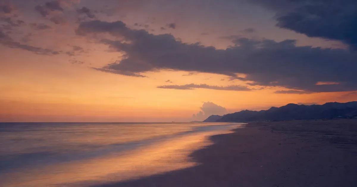 Immagine editoriale che rappresenta: Xbox costa di più: Microsoft ritocca i listini e rinuncia alla Series X da 2 TB