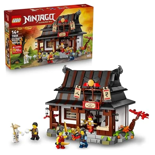 LEGO NINJAGO La Bottega delle Quattro Armi – 15° Anniversario - Casa Giocattolo Ninja con Minifigure da Collezione e Carte Collezionabili - Regalo per Bambini da 14 Anni in su e per Fan Adulti - 71858